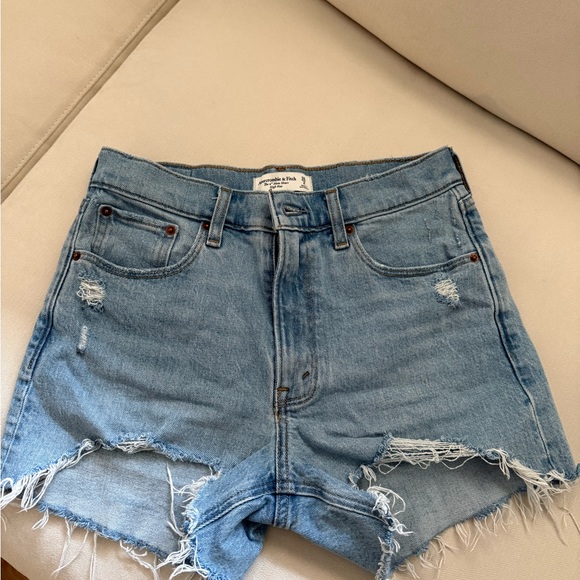 Abercrombie & Fitch Pants - Abercrombie & Fitch 4 inch mom short high rise